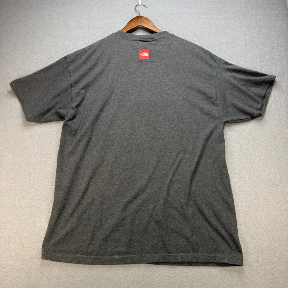 The North Face T-Shirt Graphic Mountain Retro Stripe Regular L Gray Short Sleeve